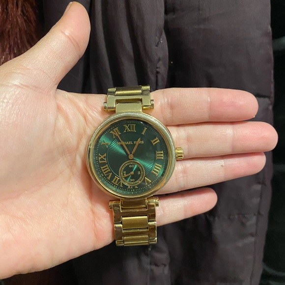 Like new!! In box!! - Picture 3 of 5